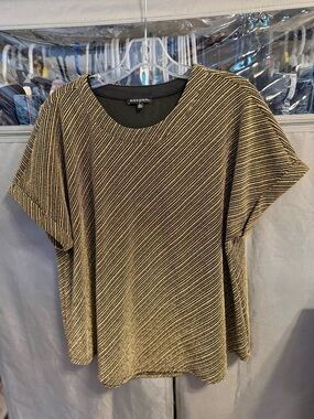 Ava & Grace Metallic Gold Short Sleeve Top- Size Large